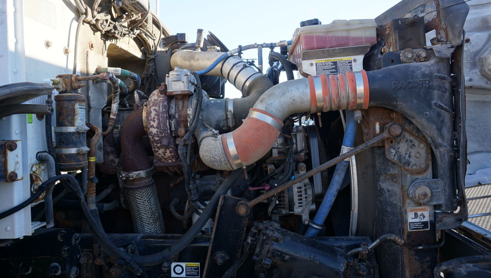 2016 PETERBILT MODEL 348 TANDEM AXLE DUMP TRUCK W/ PACCAR MODEL C1PX-9 8.9L DIESEL ENGINE, VIN - Image 15 of 23