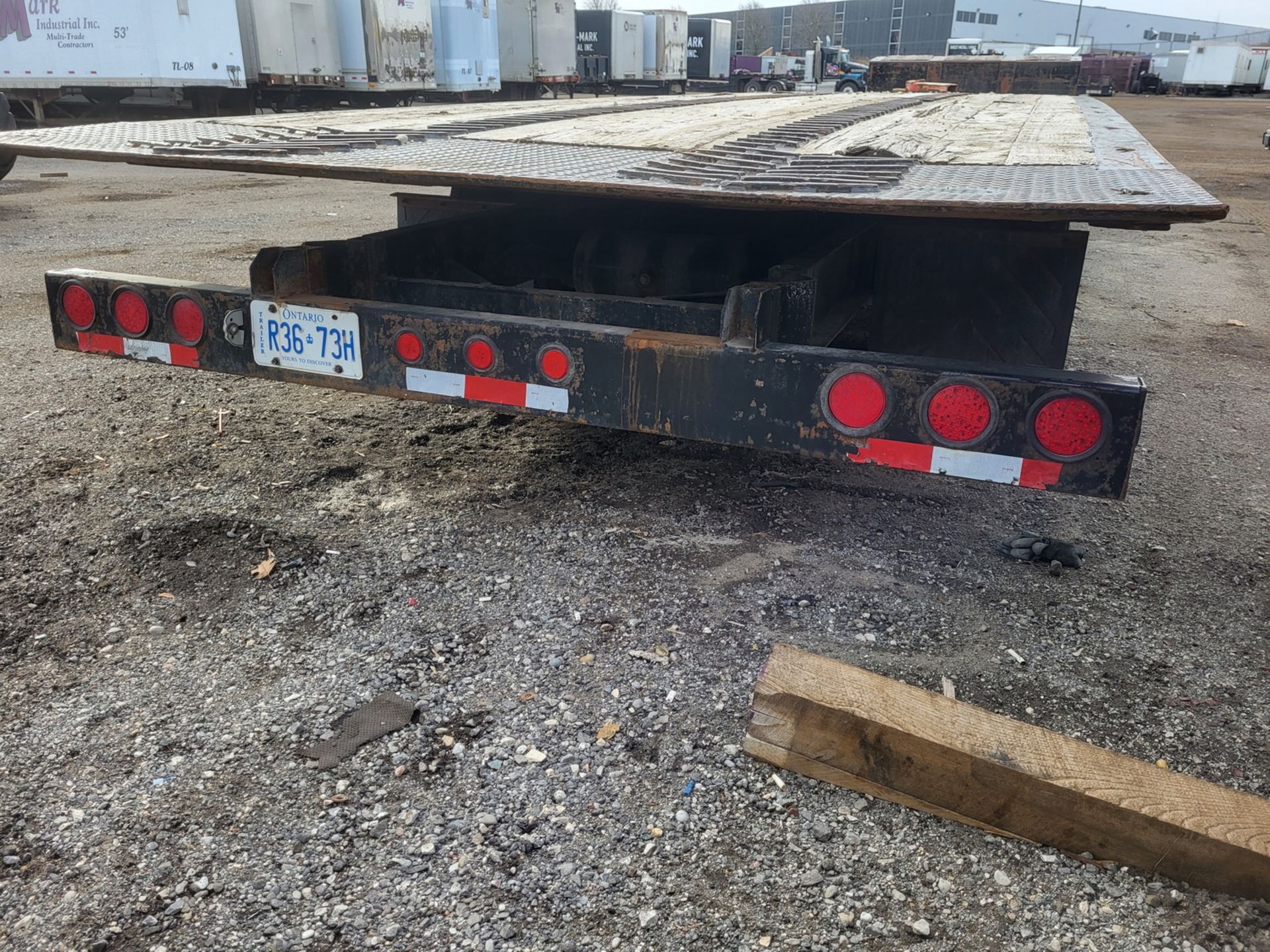 2000 ELGIN TRAILERS 53' TRI-AXLE FLAT-DECK HYDRAULIC TILT TRAILER, WOOD DECKING, 55,056KG (121,000 - Image 31 of 40