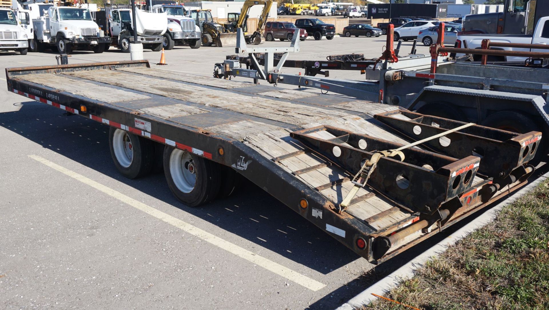 2016 LANDOLL MODEL L4024 TANDEM AXLE FLAT-DECK TAG TRAILER, 24' WOOD DECK, 40,000 LBS CAPACITY, - Image 5 of 25