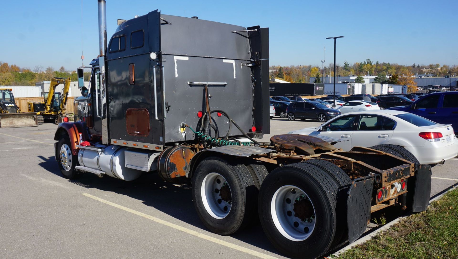 1999 INTERNATIONAL MODEL 9300 CONVENTIONAL CAB W/ SLEEPER C/W CUMMINS MODEL N14 14.0L DIESEL ENGINE, - Image 8 of 20