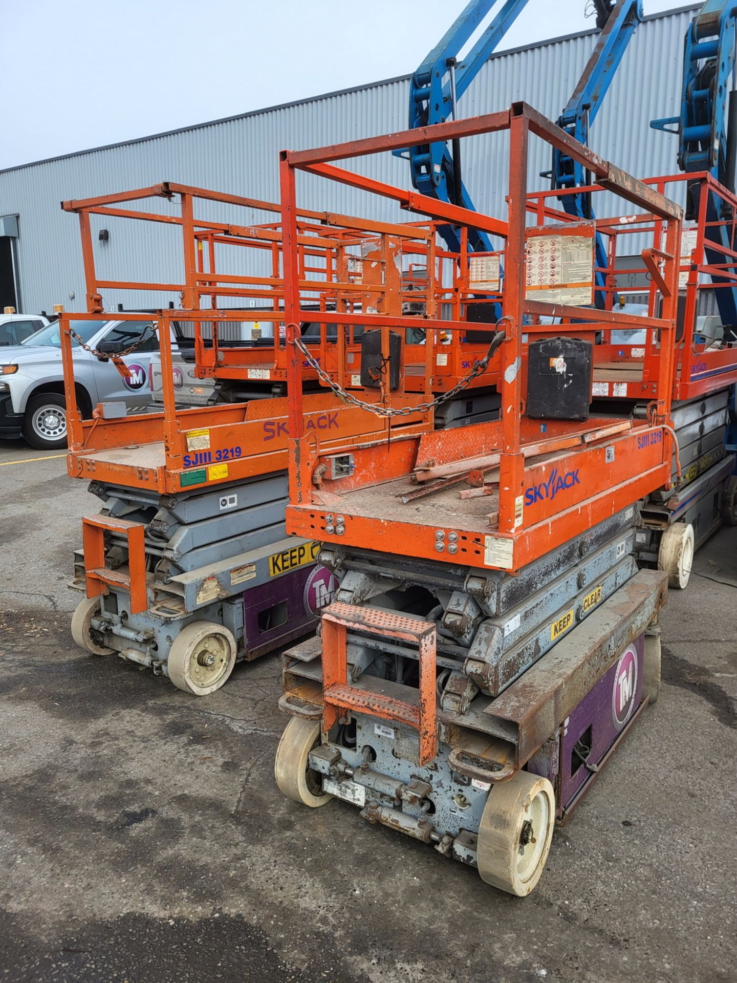 LOT - (2) SKYJACK MODEL SJIII-3219 SCISSOR LIFTS (PARTS ONLY) S/N 235715, N/A