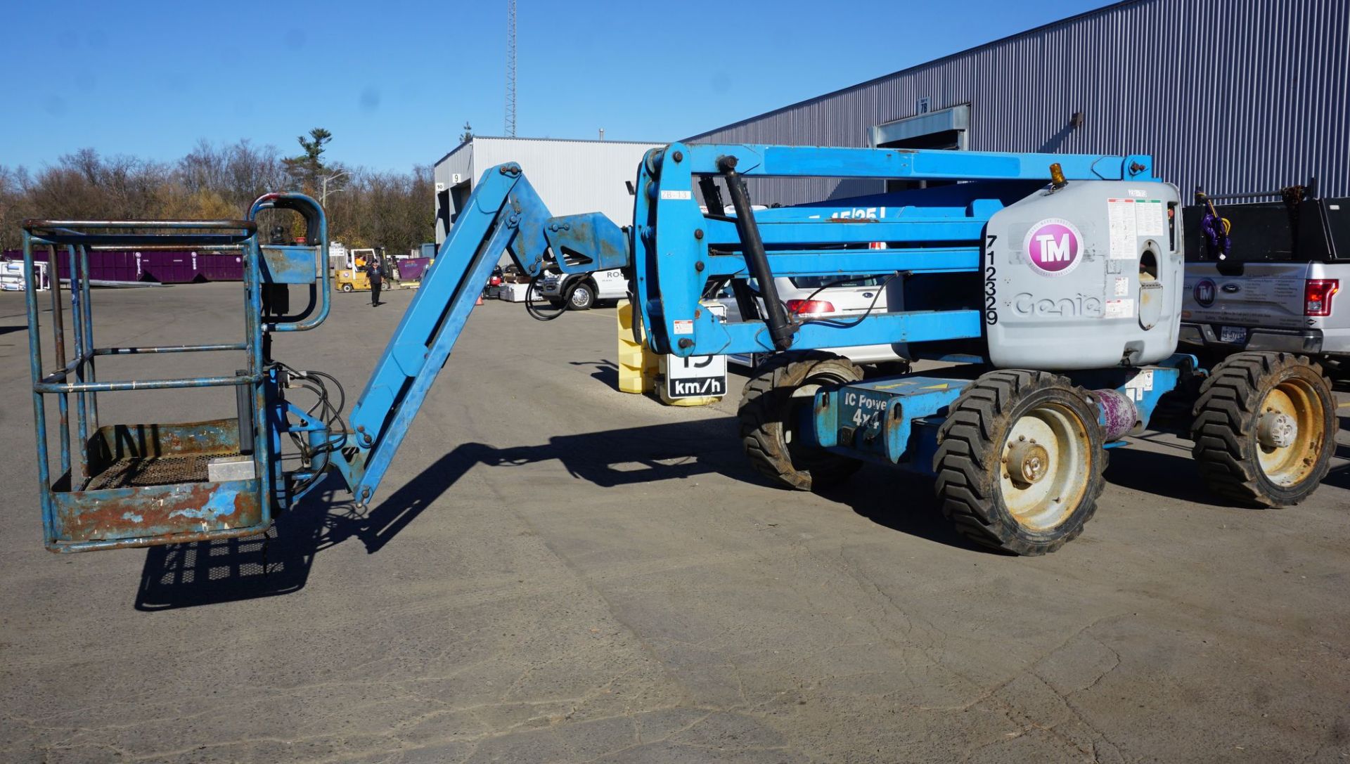 2005 GENIE MODEL Z45/25J GAS POWERED 4X4 ARTICULATING BOOM LIFT, 45' MAX PLATFORM HEIGHT - 51' - Image 5 of 13