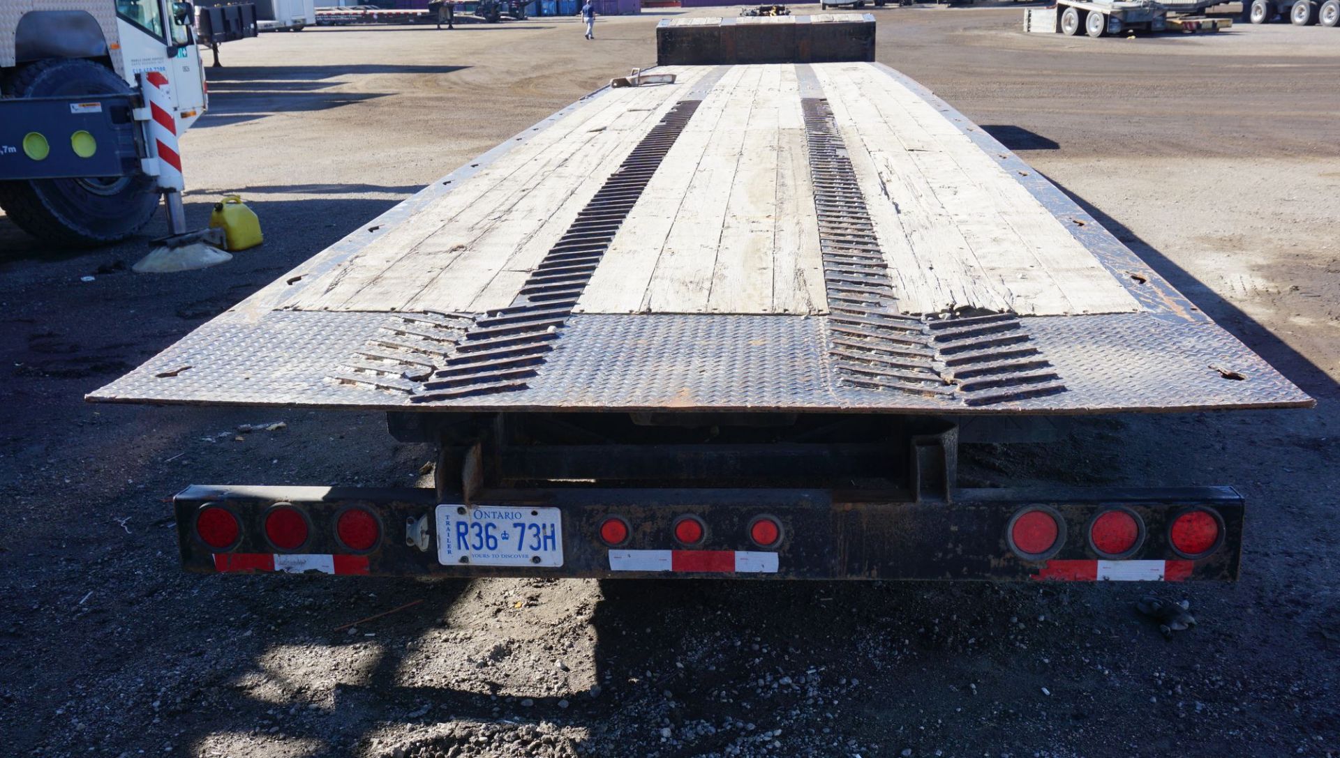 2000 ELGIN TRAILERS 53' TRI-AXLE FLAT-DECK HYDRAULIC TILT TRAILER, WOOD DECKING, 55,056KG (121,000 - Image 7 of 40