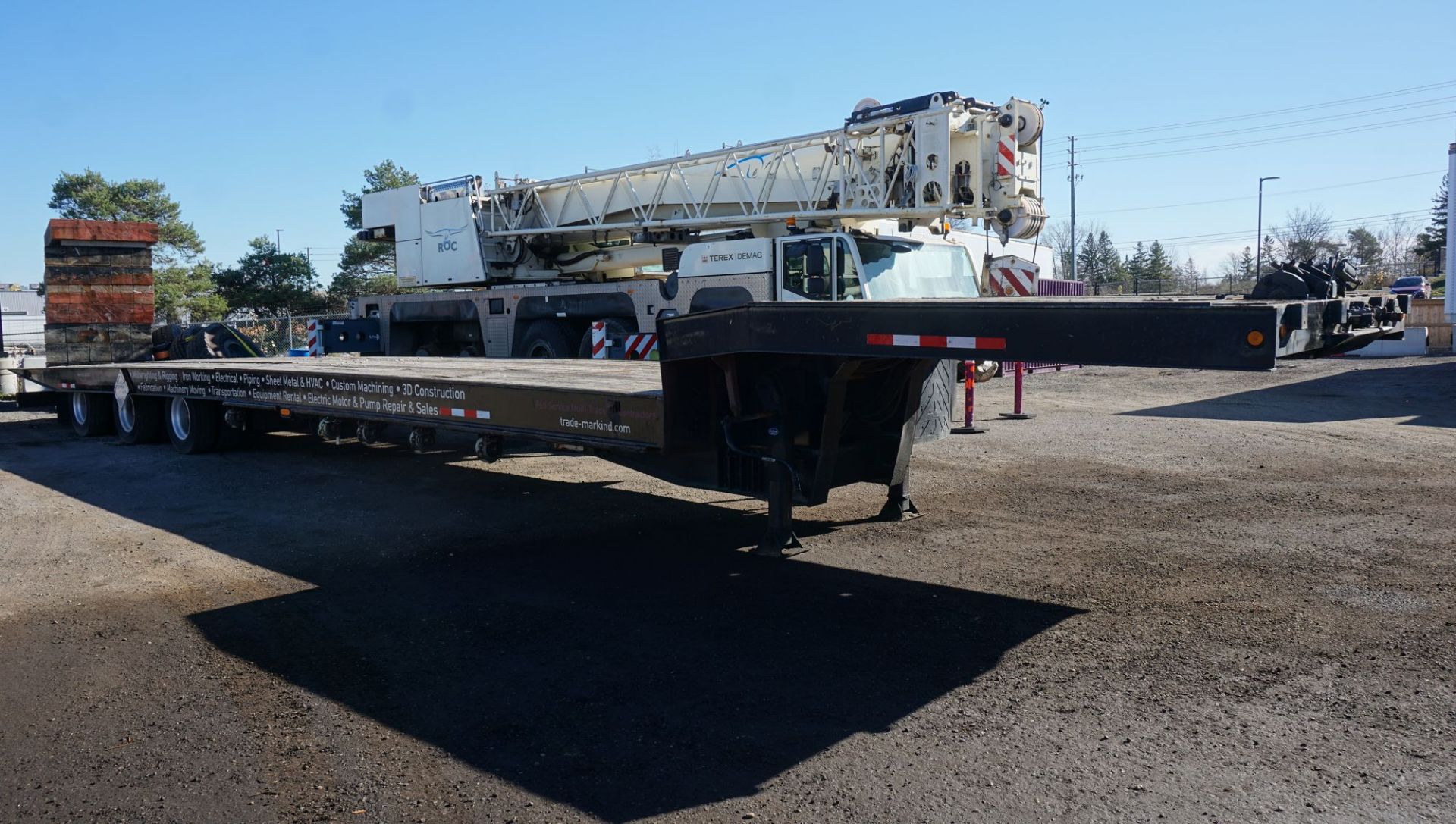 2000 ELGIN TRAILERS 53' TRI-AXLE FLAT-DECK HYDRAULIC TILT TRAILER, WOOD DECKING, 55,056KG (121,000