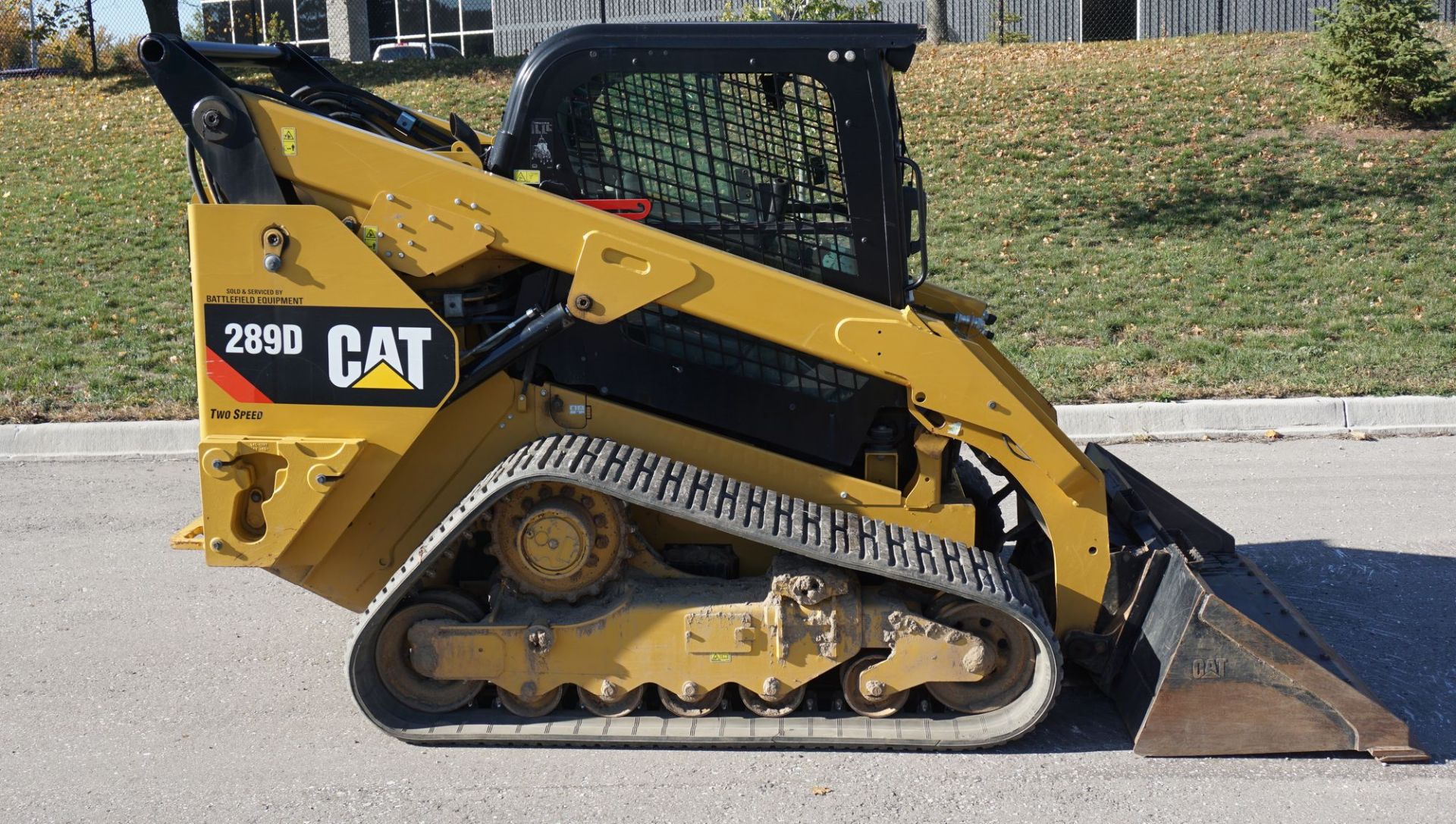 2019 CATERPILLAR MODEL 289D SKID STEER LOADER W/ ENCLOSED CAB, BACKUP CAMERA, HEAT, A/C, RADIO, S/ - Image 4 of 17