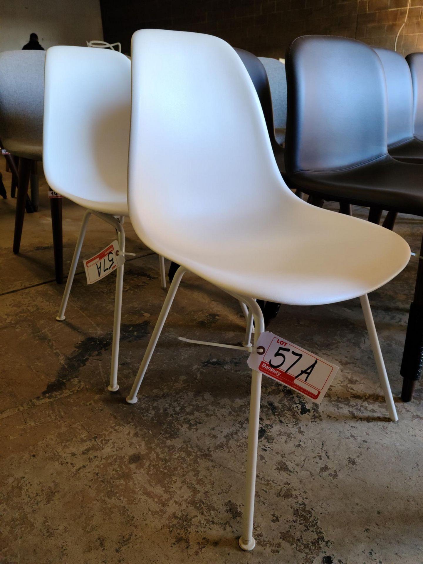 UNITS - HERMAN MILLER WHITE EAMES SHELL CHAIR W/ WHITE METAL BASE