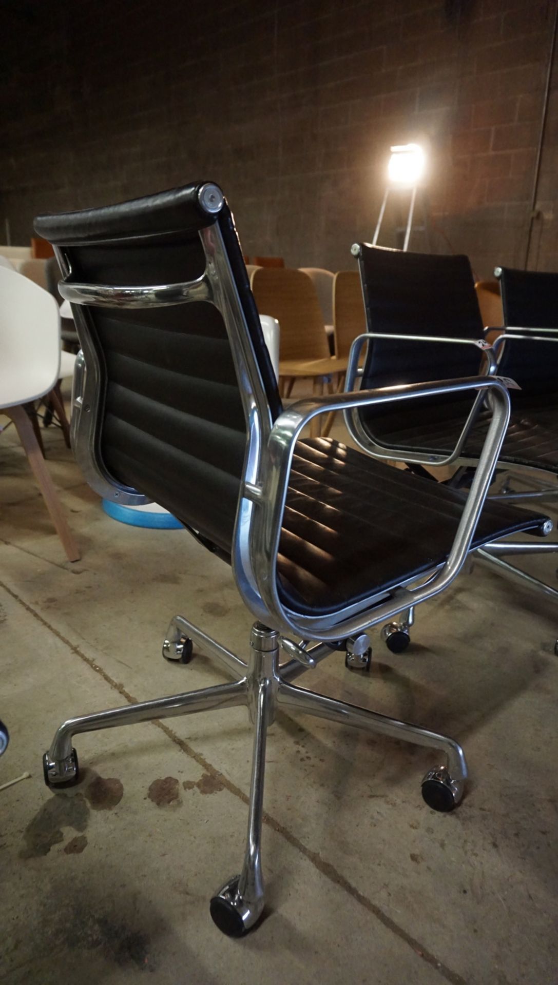 HERMAN MILLER EAMES ALUMINUM SERIES BLACK LEATHER MANAGERS CHAIR (MSRP $3,120) - Image 2 of 2