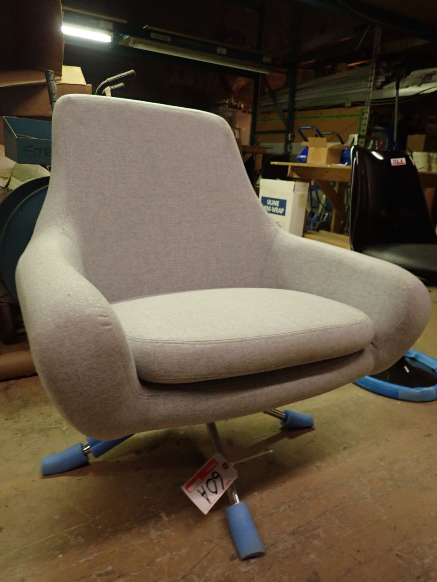 SOFTLINE GREY FABRIC SWIVEL LOUNGE CHAIR