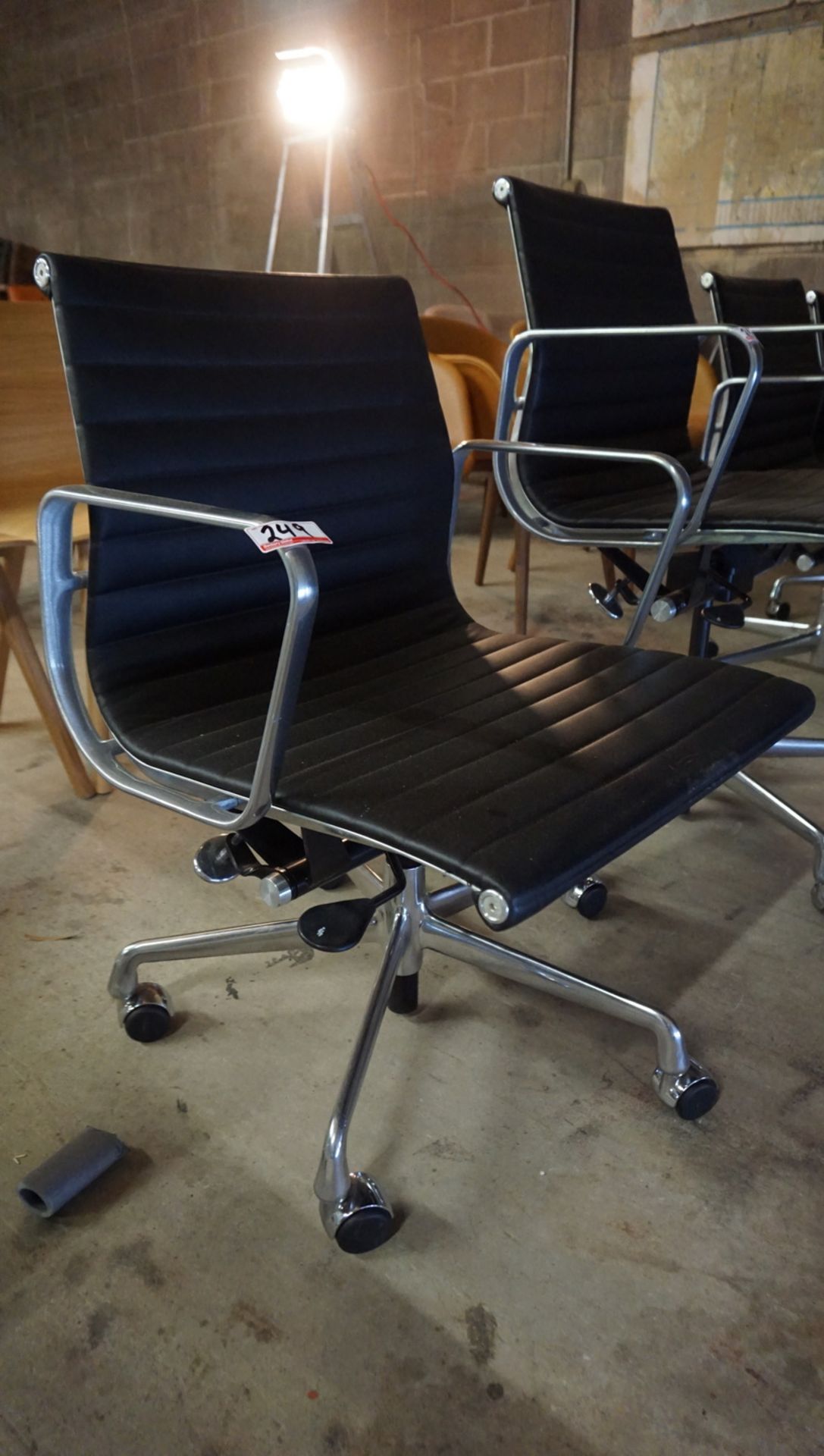 HERMAN MILLER EAMES ALUMINUM SERIES BLACK LEATHER MANAGERS CHAIR (MSRP $3,120)