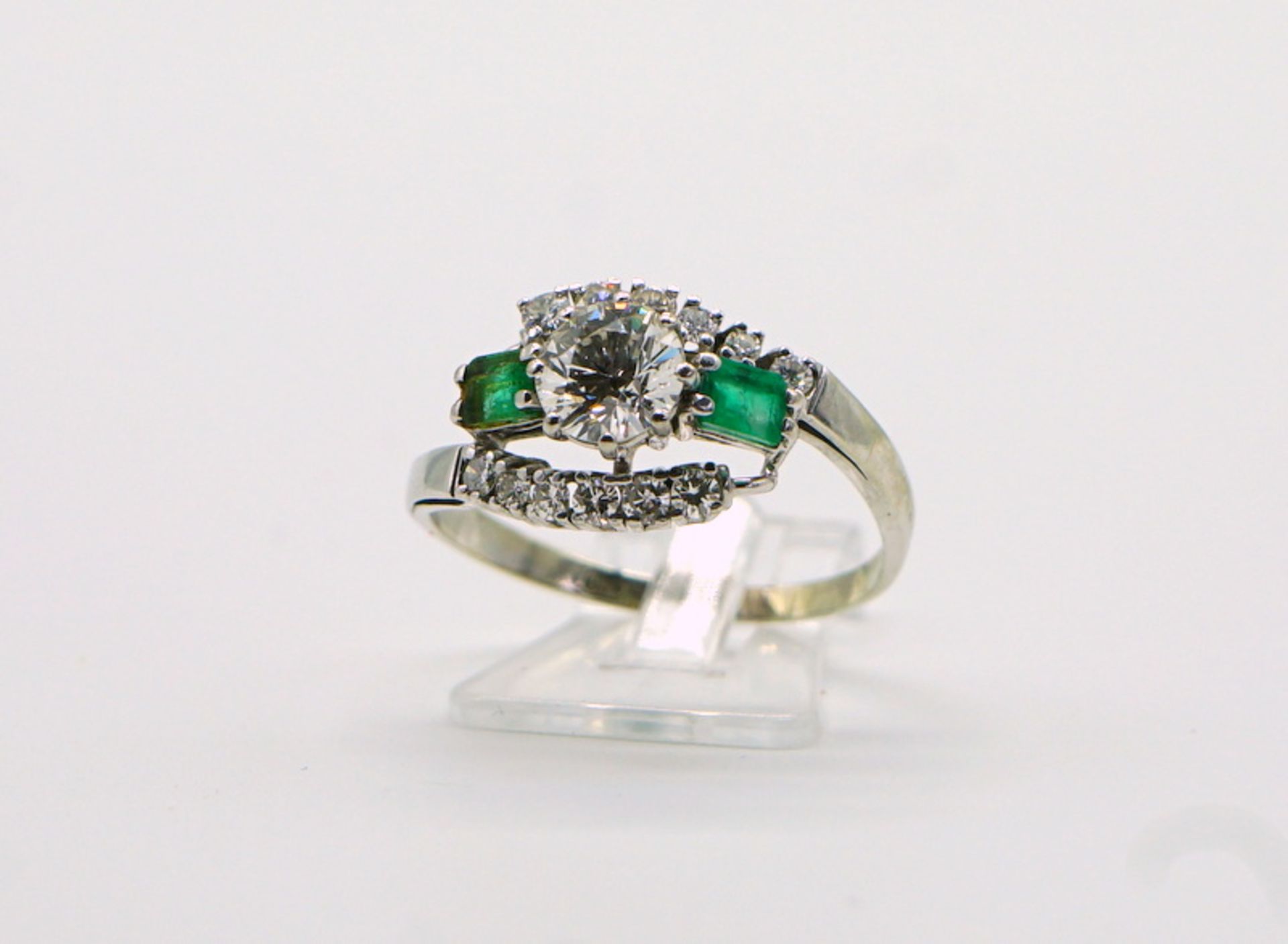 Eigenwilliger Brillant-Smaragd-Ring, zus. über 1ct Brillanten, 750 GG - Image 4 of 5