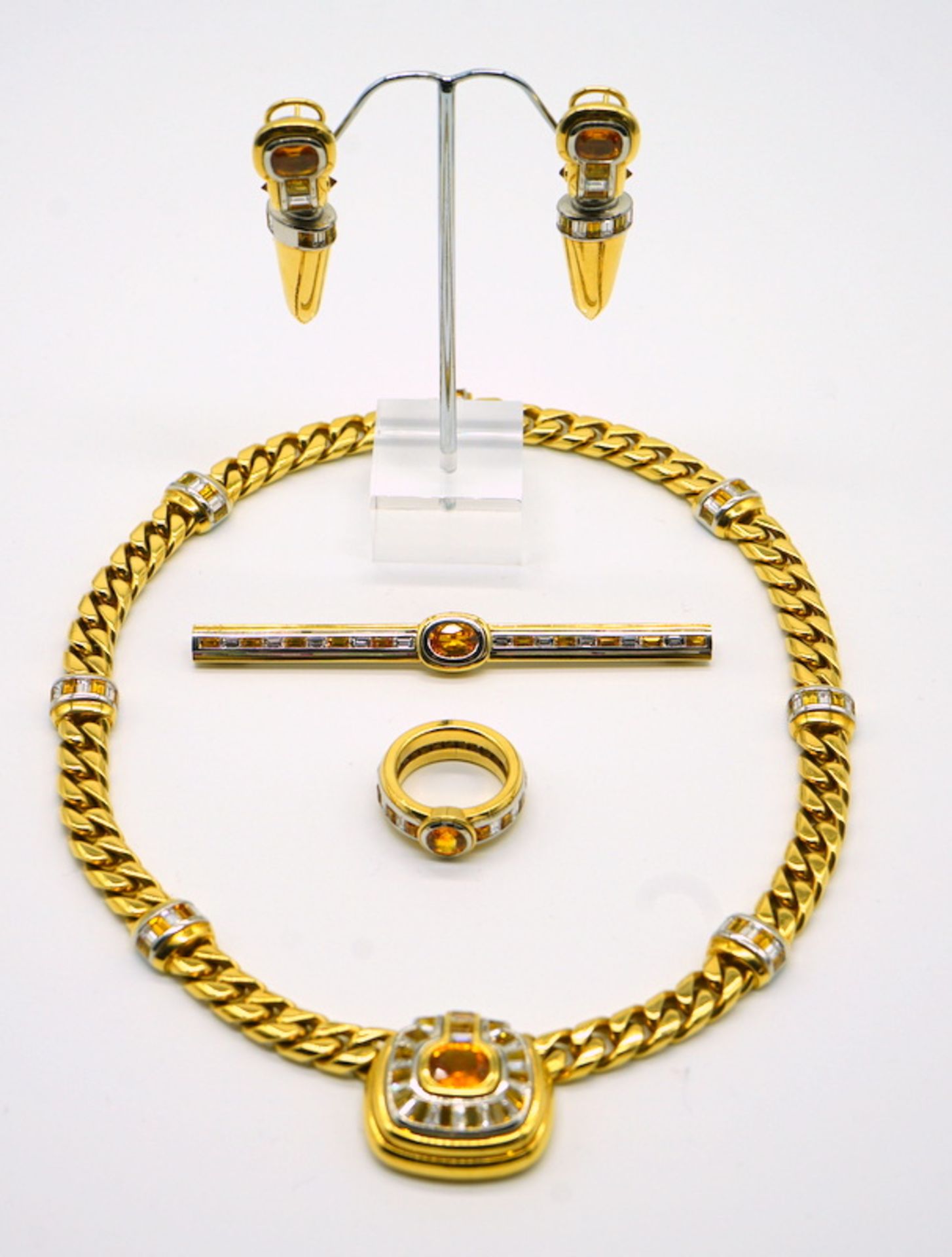 Parure mit Diamanten und gelben Saphiren, 750 GG, Juweliersanfertigung