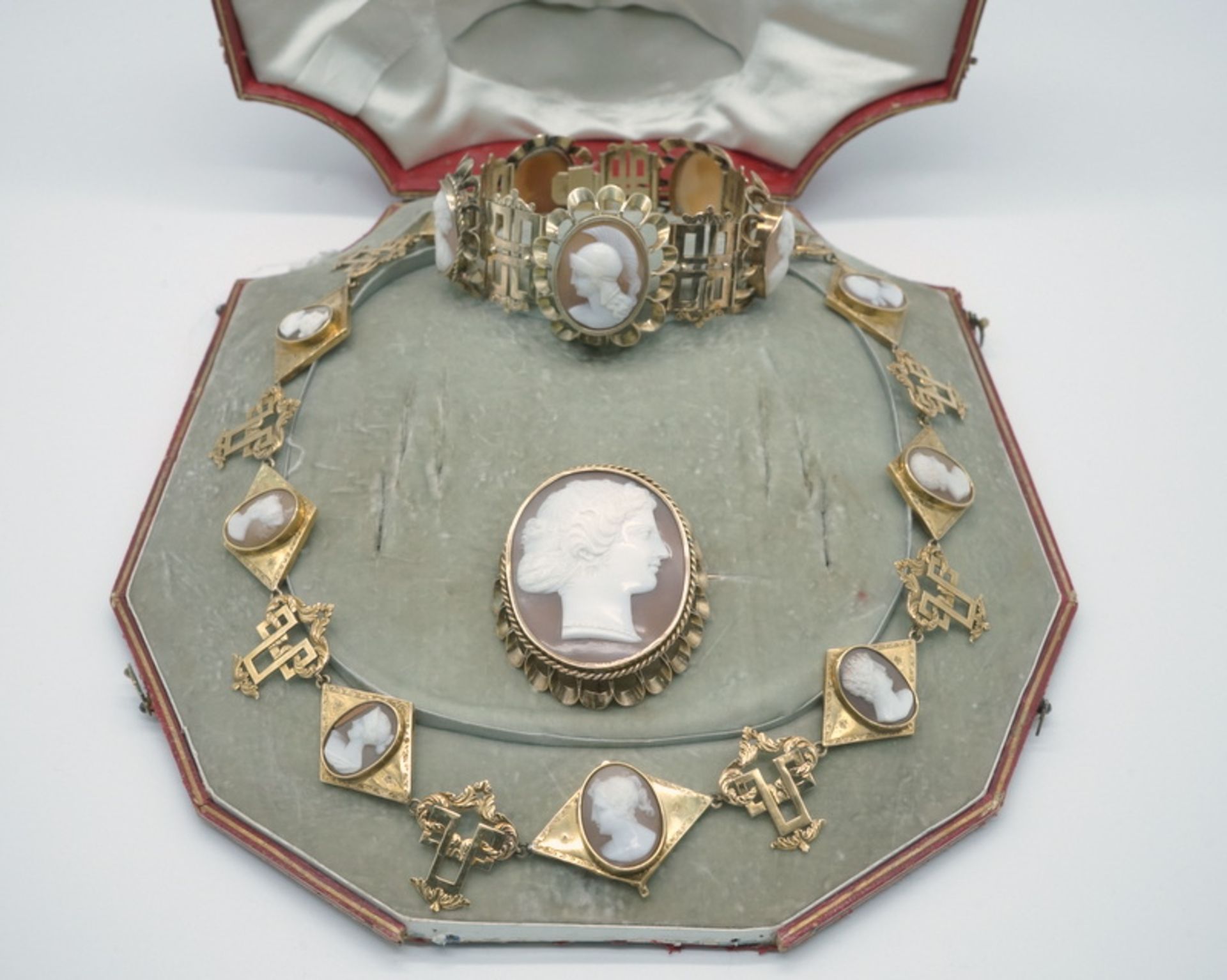 Einzigartige Parure mit Muschelkameen, 750 Gold, Frankreich um 1820 - Bild 17 aus 21