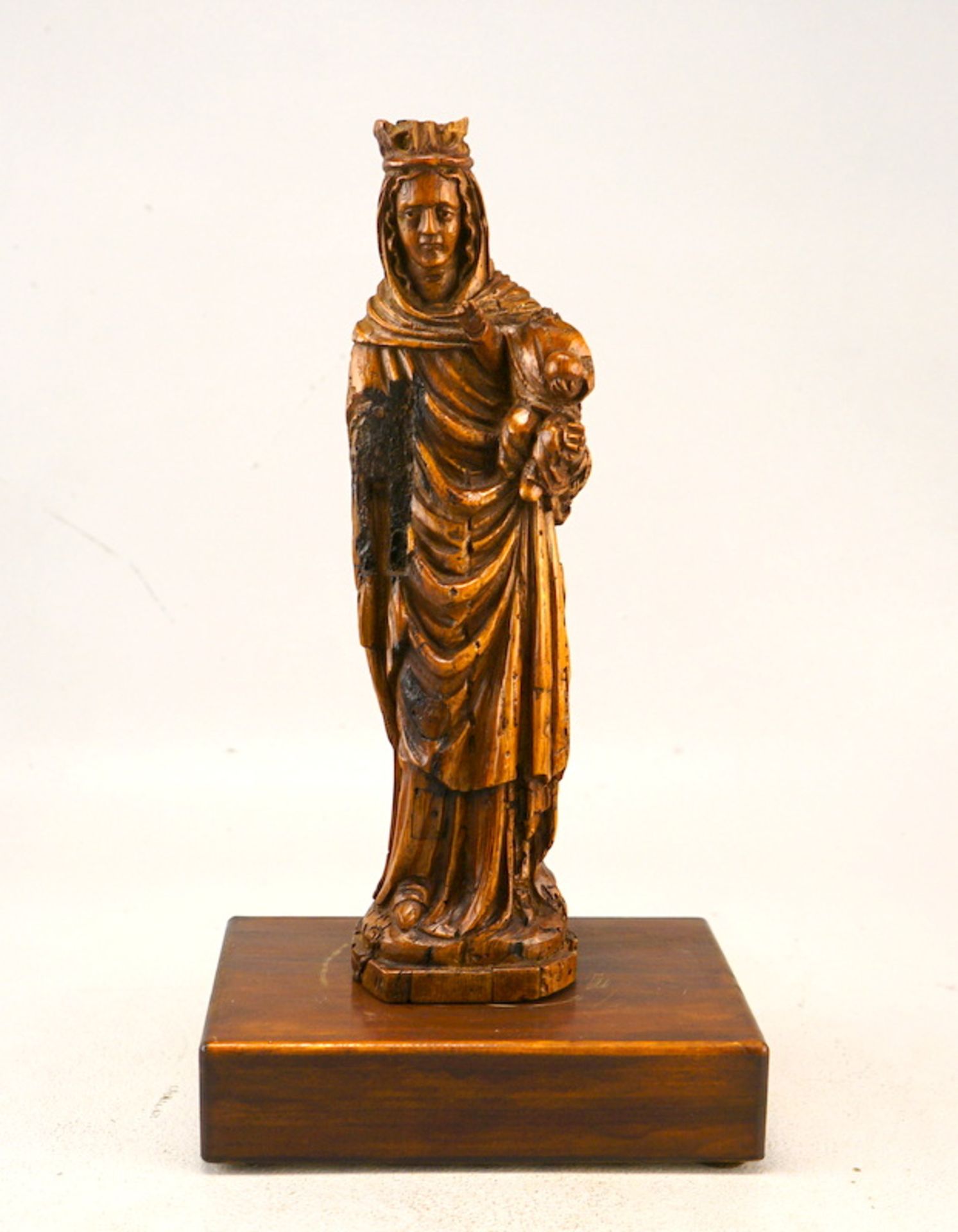 Gottesmutter nach gotischem Vorbild, Holz geschnitzt