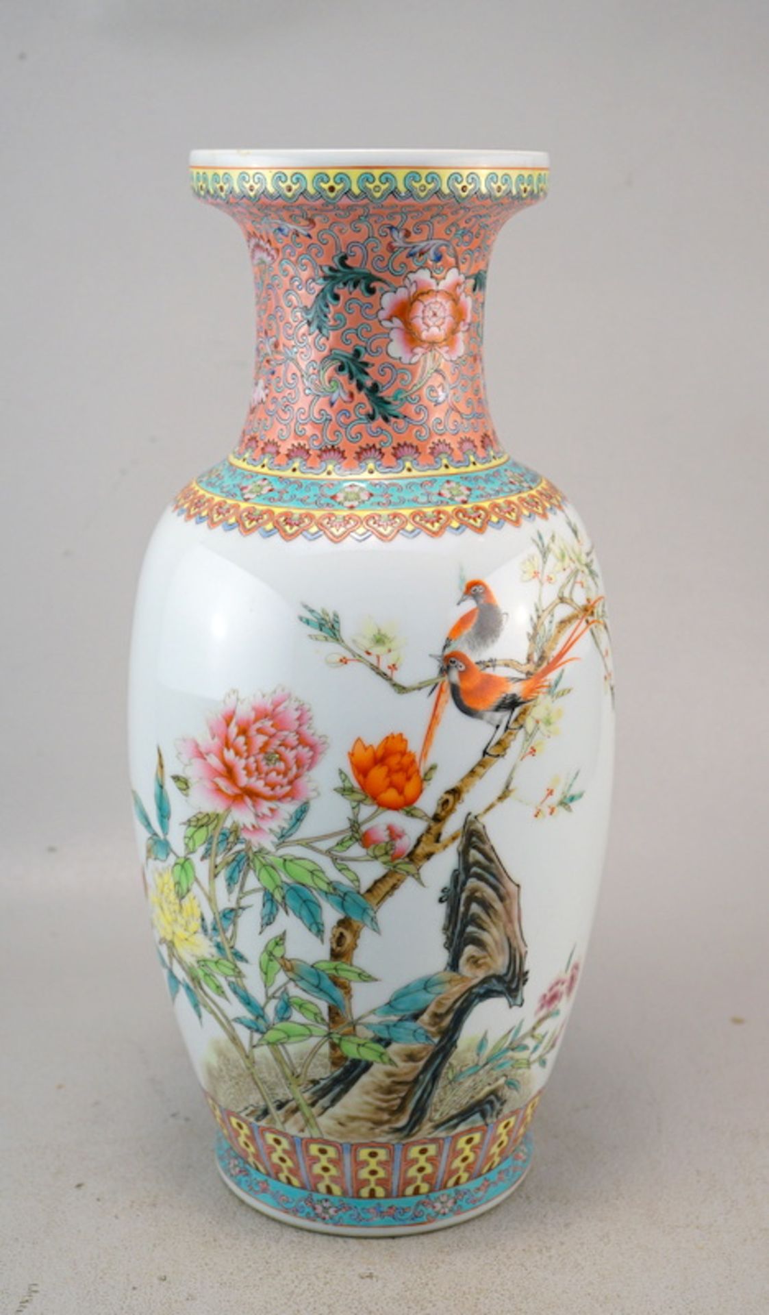 Qualitätsvolle Qianlong Stil Balustervase China 20. Jhd.