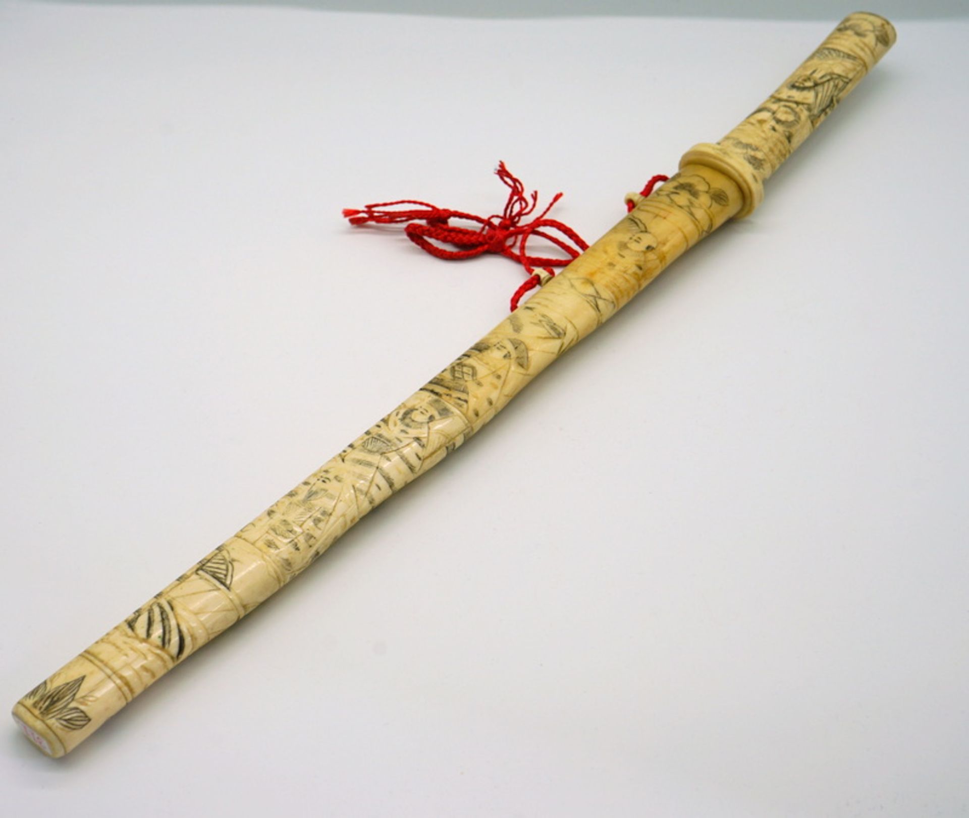 Japanisches Kurzschwert "Wakizashi", Bein vollständig graviert