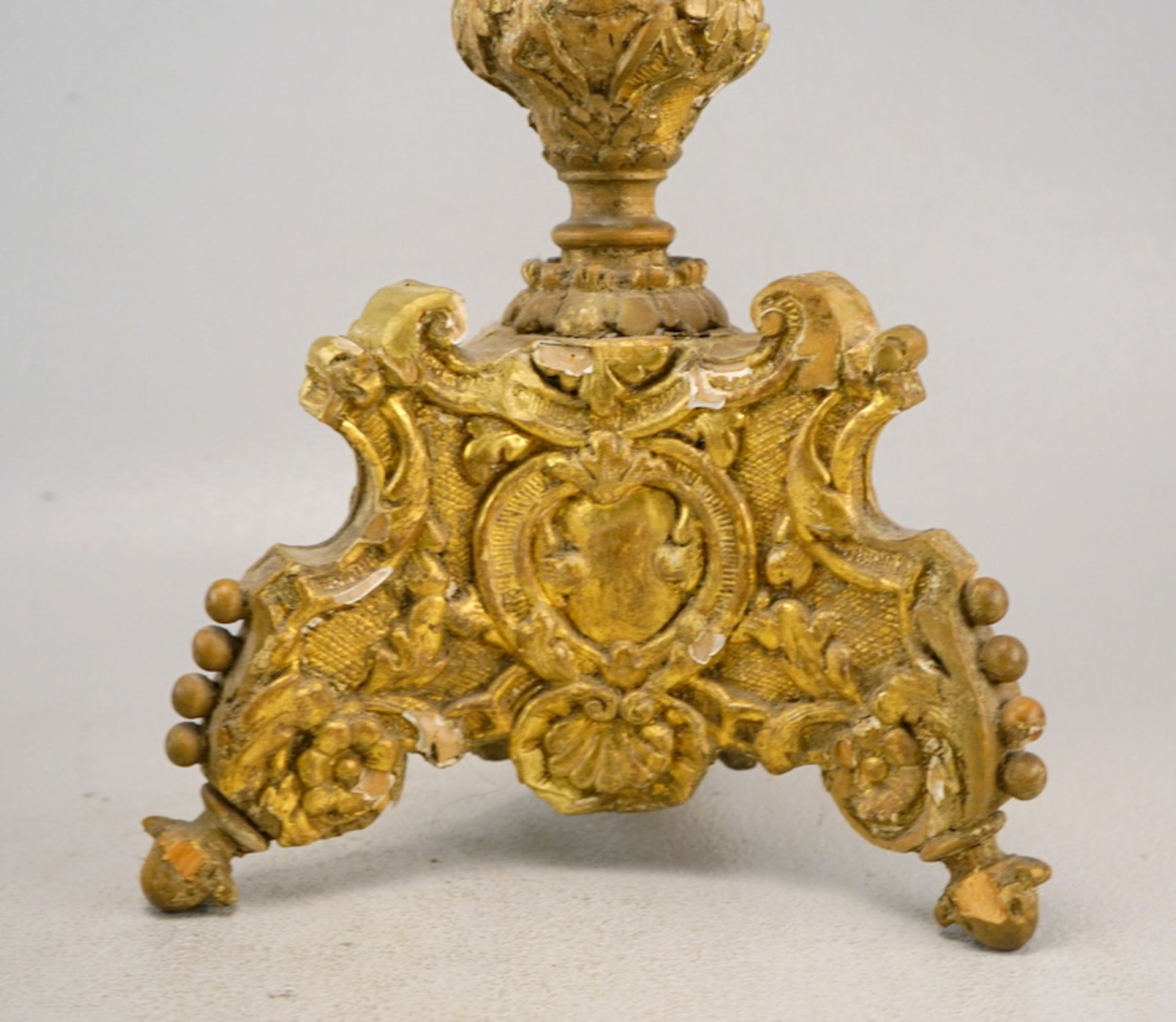 Altarleuchter, geschnitzt und vergoldet, Frankreich 18. Jhd. - Image 2 of 2