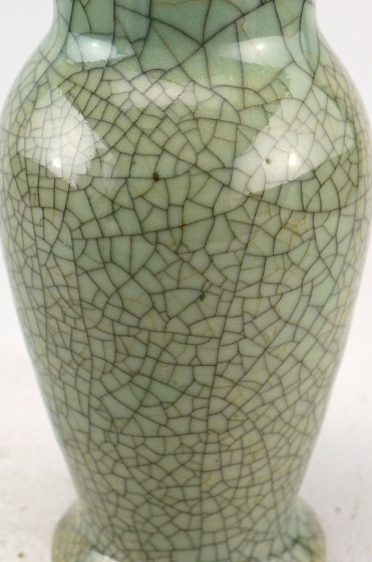 Vase mit dichten Krakelée, China, 19./20. Jhd. - Image 2 of 3
