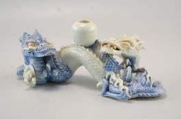 Blauer und Weißer Drache, verschlungen, als Räucherhalter, Dehua China