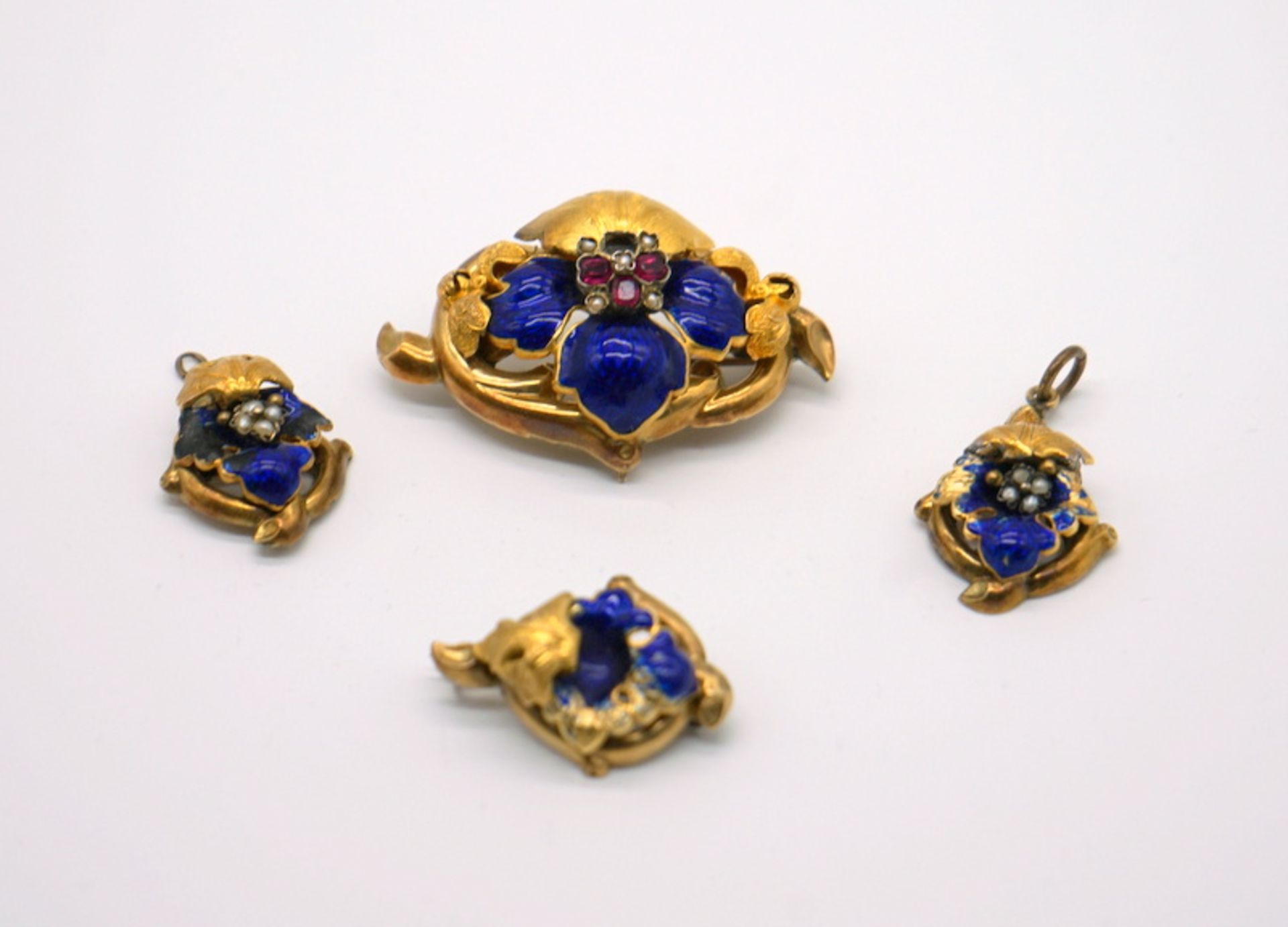 Schmuckset des Biedermeier, Schaumgold und Email, ca. um 1850