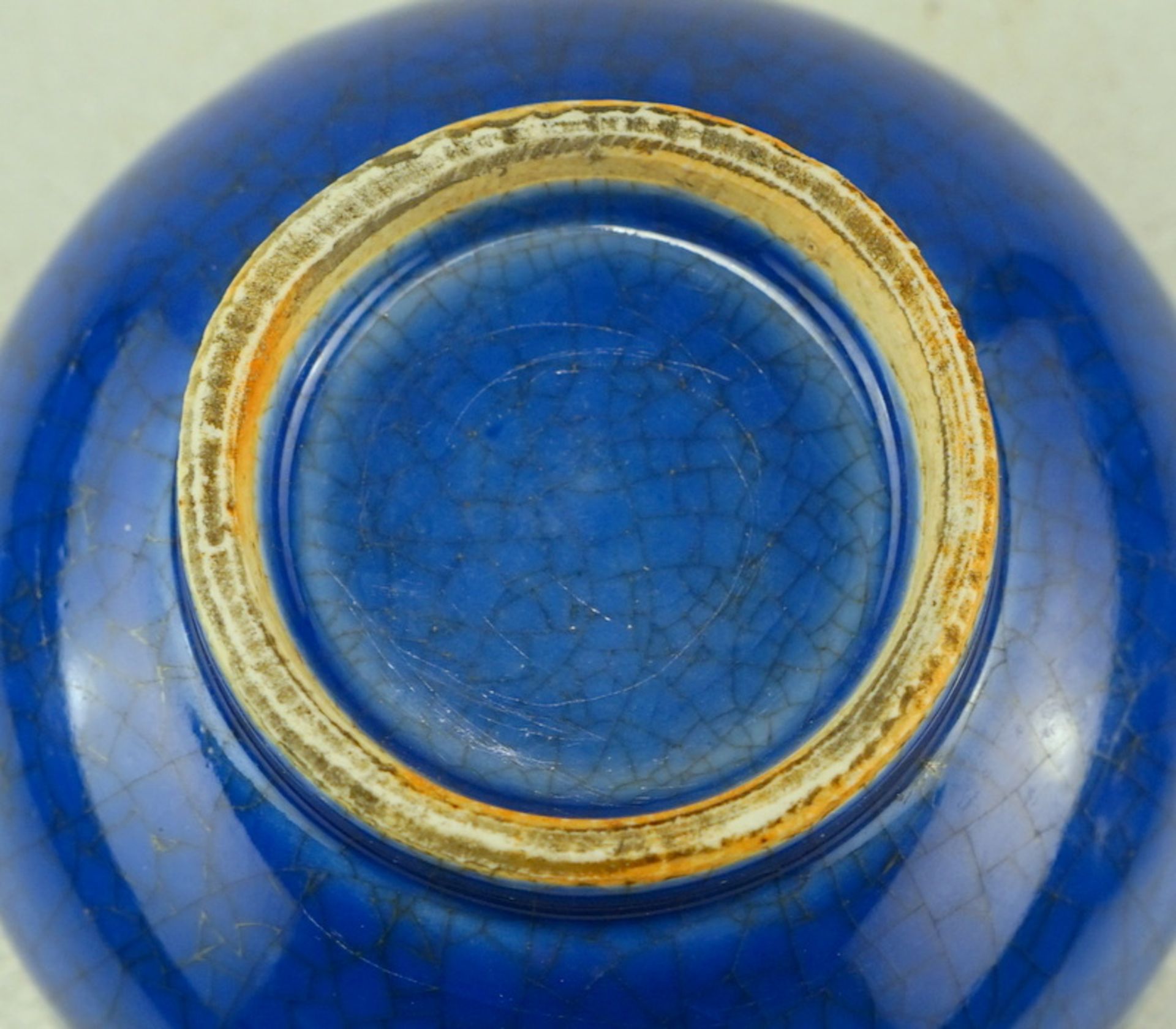 Blaue Schale mit kunstvollem Krakelée, China, 19. Jhd. - Image 3 of 3