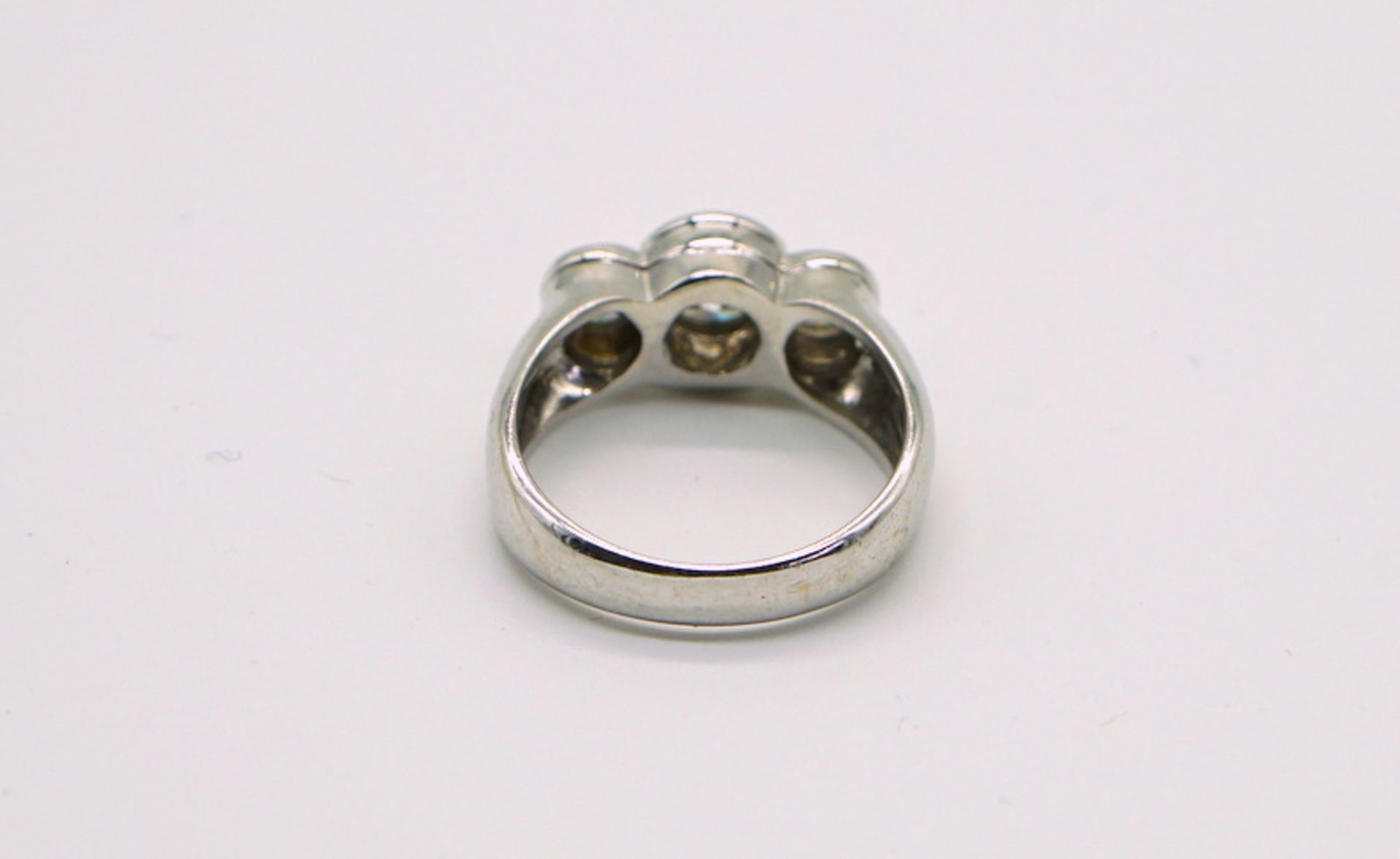 Drei Diamanten-Ring, zus. ca. 1,1ct, 750 WG - Image 3 of 3