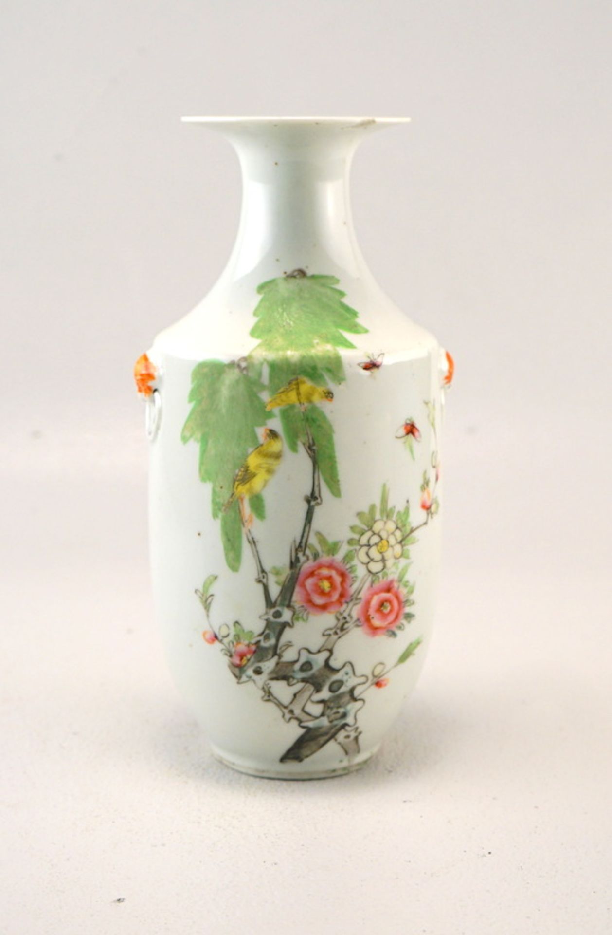 Vase mit Blumen, Vögeln und Insekten, China, 20. Jhd. - Bild 2 aus 3