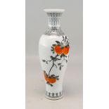 Hohe, schlanke Vase, China, 20. Jhd.