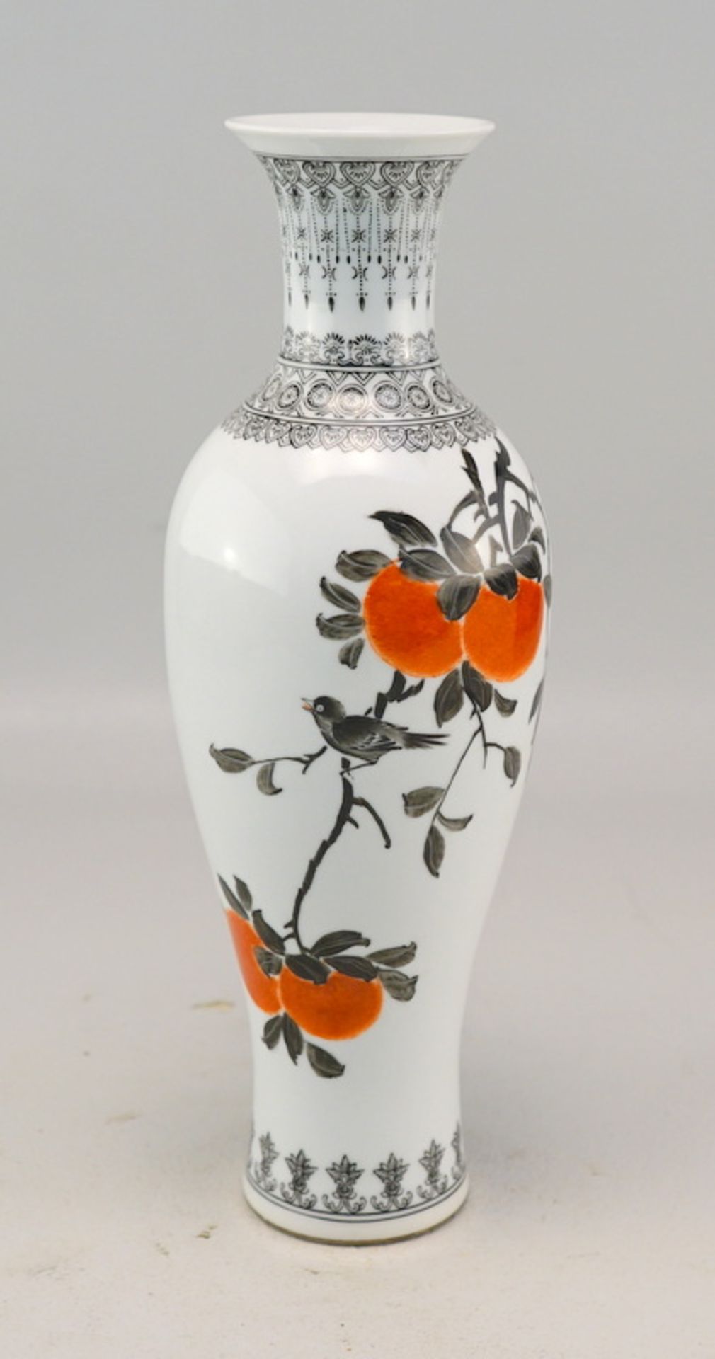 Hohe, schlanke Vase, China, 20. Jhd.