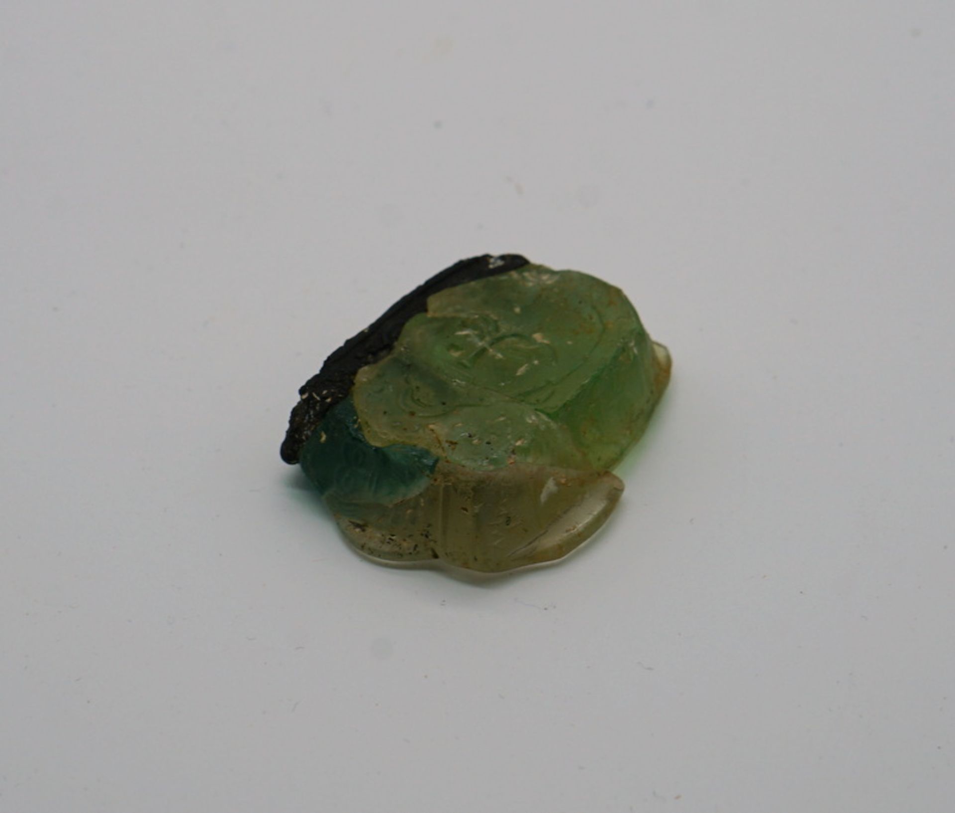 Seltenes Münzgewicht aus gefärbtem Glas, 600 n.Chr. - Bild 2 aus 3