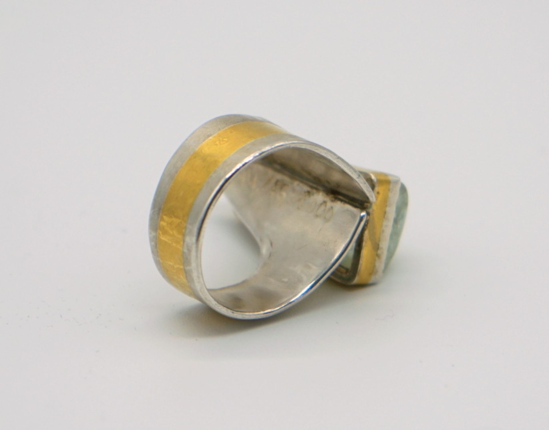 Gisela Seibert-Philippen, *1939: Unikatschmuck: Ring, Gold und Silber, mit Bergkristall besetzt - Image 2 of 2