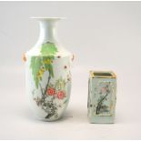 Vase mit Blumen, Vögeln und Insekten, China, 20. Jhd.