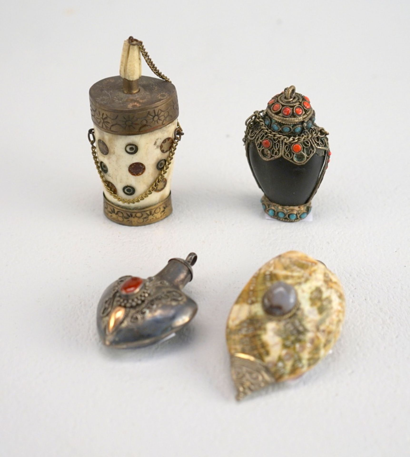 Vier Snuff Bottles, Tibet