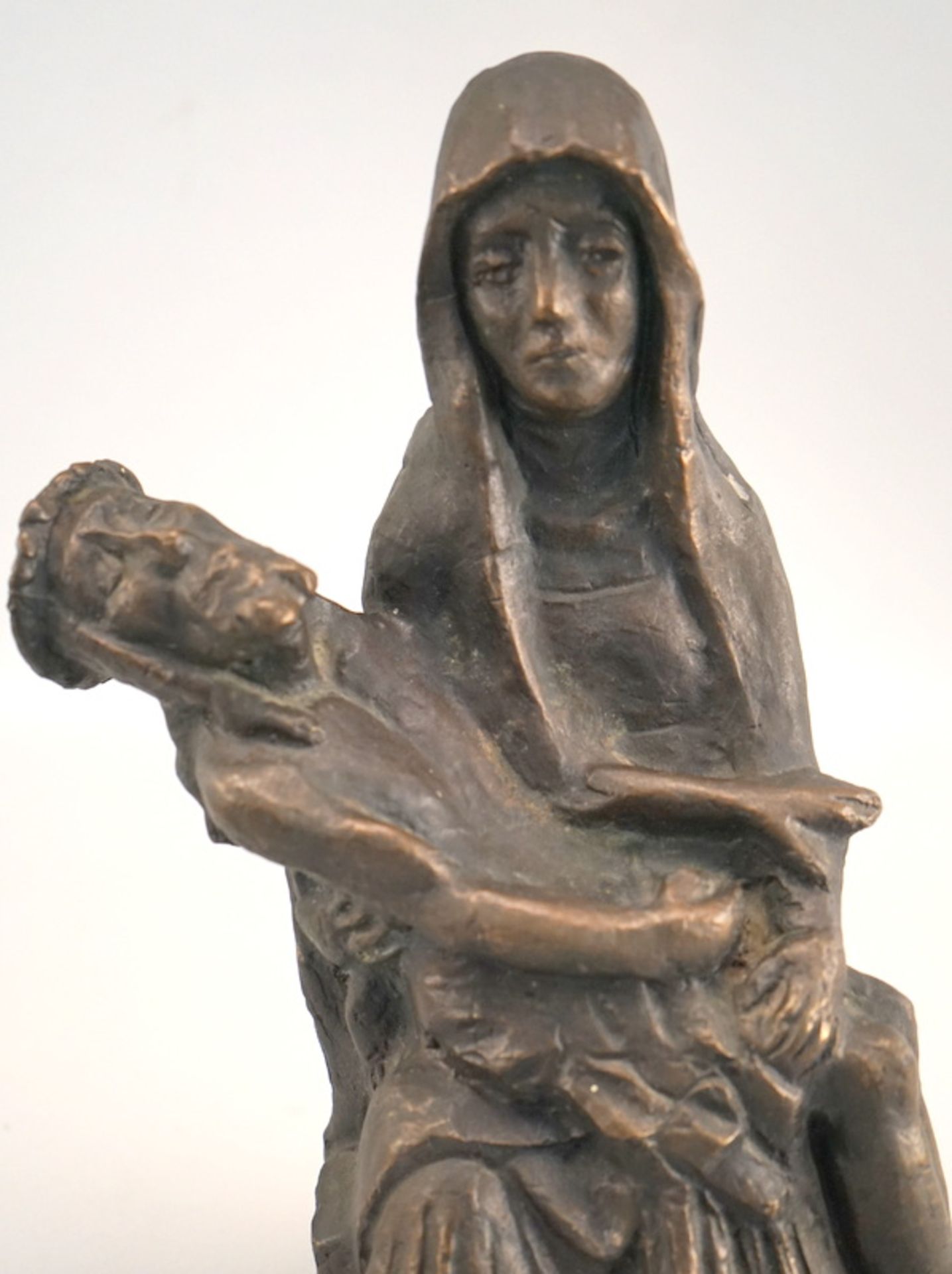 Pieta, schwerer Bronzeguss, 20. Jhd. - Image 2 of 6