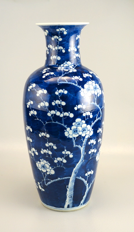 Grosse Balustervase mit Kirschblütendekor Kangxi-Nian Zhi um 1900 - Bild 3 aus 4