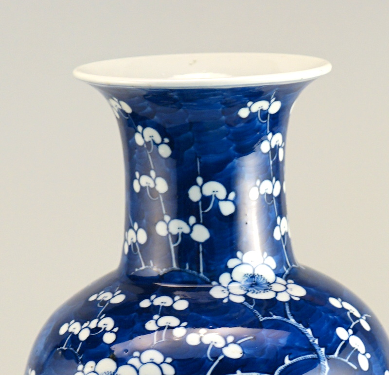 Grosse Balustervase mit Kirschblütendekor Kangxi-Nian Zhi um 1900 - Bild 2 aus 4