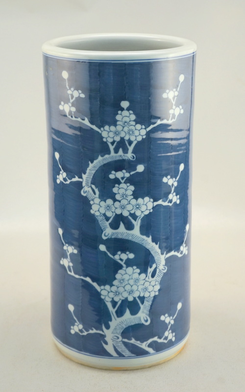 Zylinderförmige Vase mit unterglasurblauem Kirschzweigdekor Quing