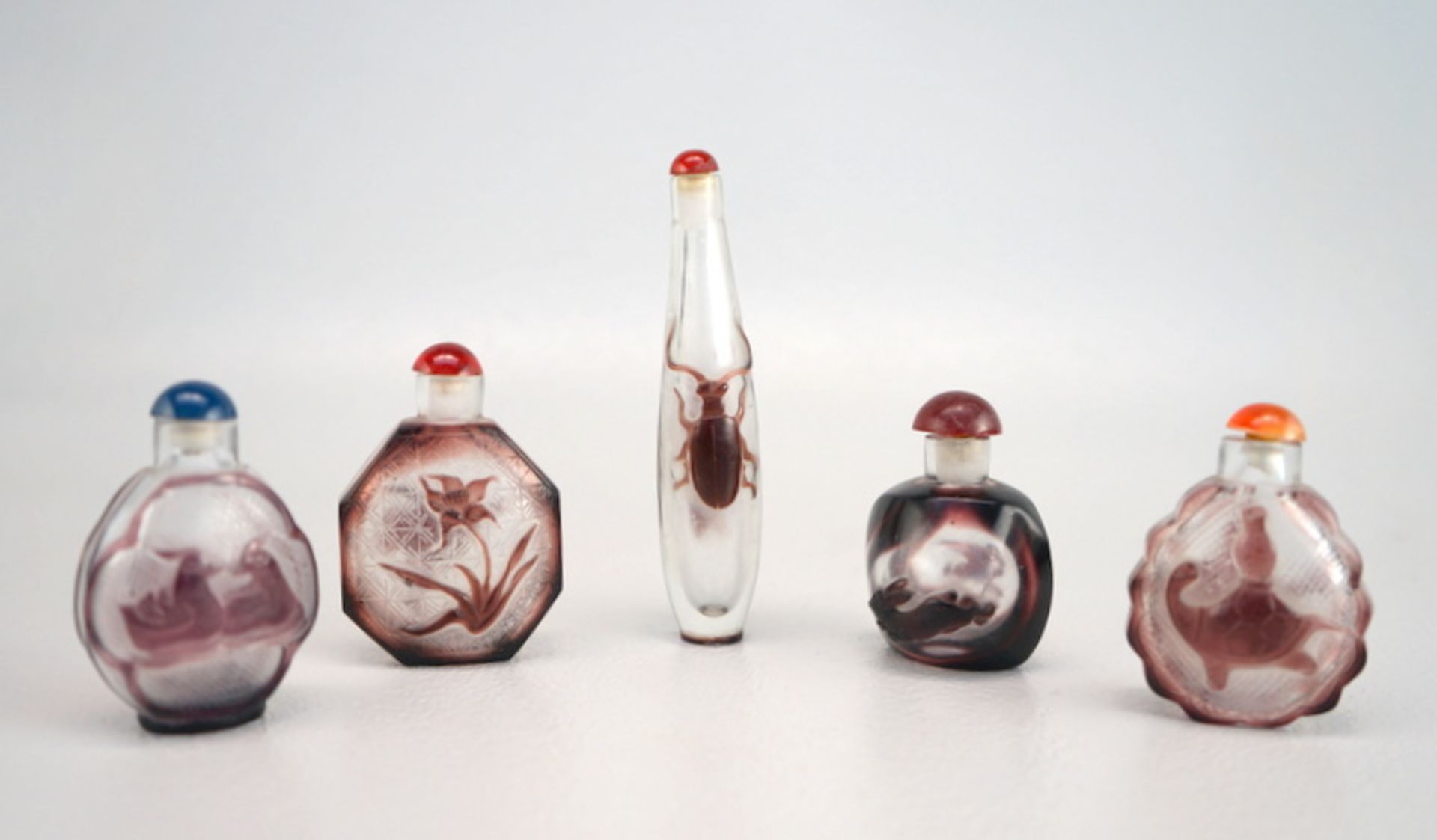 Fünf Snuff Bottles, Peking Glas - Bild 2 aus 2
