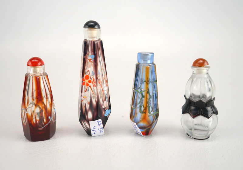 Vier Snuff Bottles, Peking Glas - Bild 2 aus 2