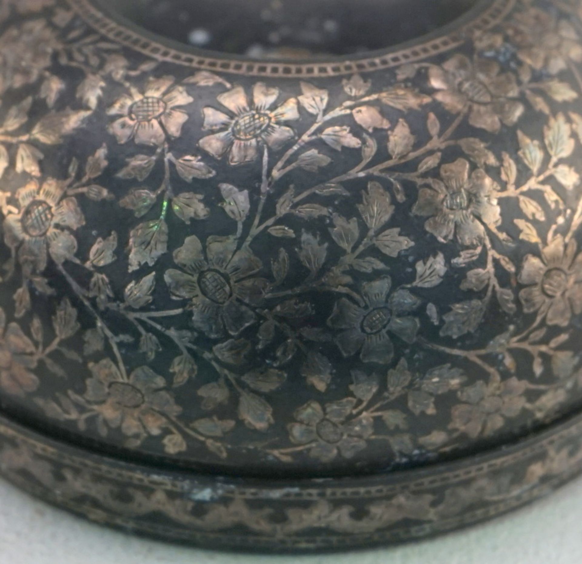 Räuchergefäß, Bronze mit Silbertorchierungen, China 19.Jhd. - Image 2 of 3