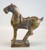 Stehendes Pferd, im Stil einer Grabbeigabe der Tang-Dynastie