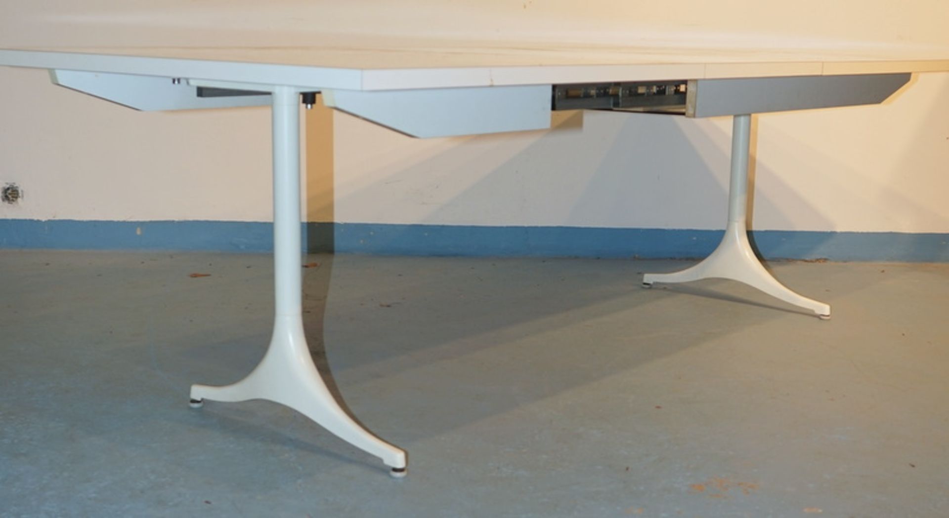 Nelson, George: Extensive Pedestal Dining Table für Herman Miller - Image 3 of 4