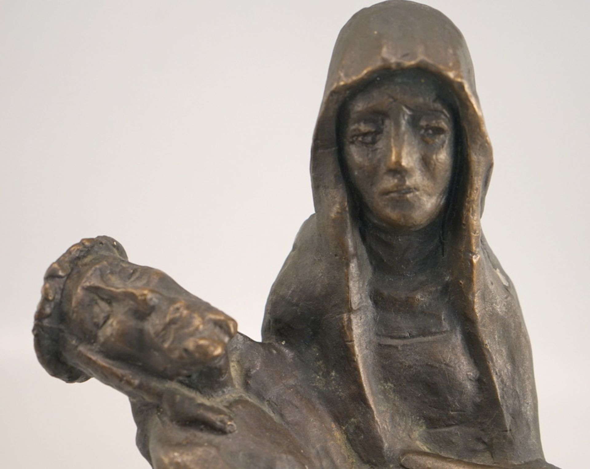 Pieta, schwerer Bronzeguss, 20. Jhd. - Image 3 of 6