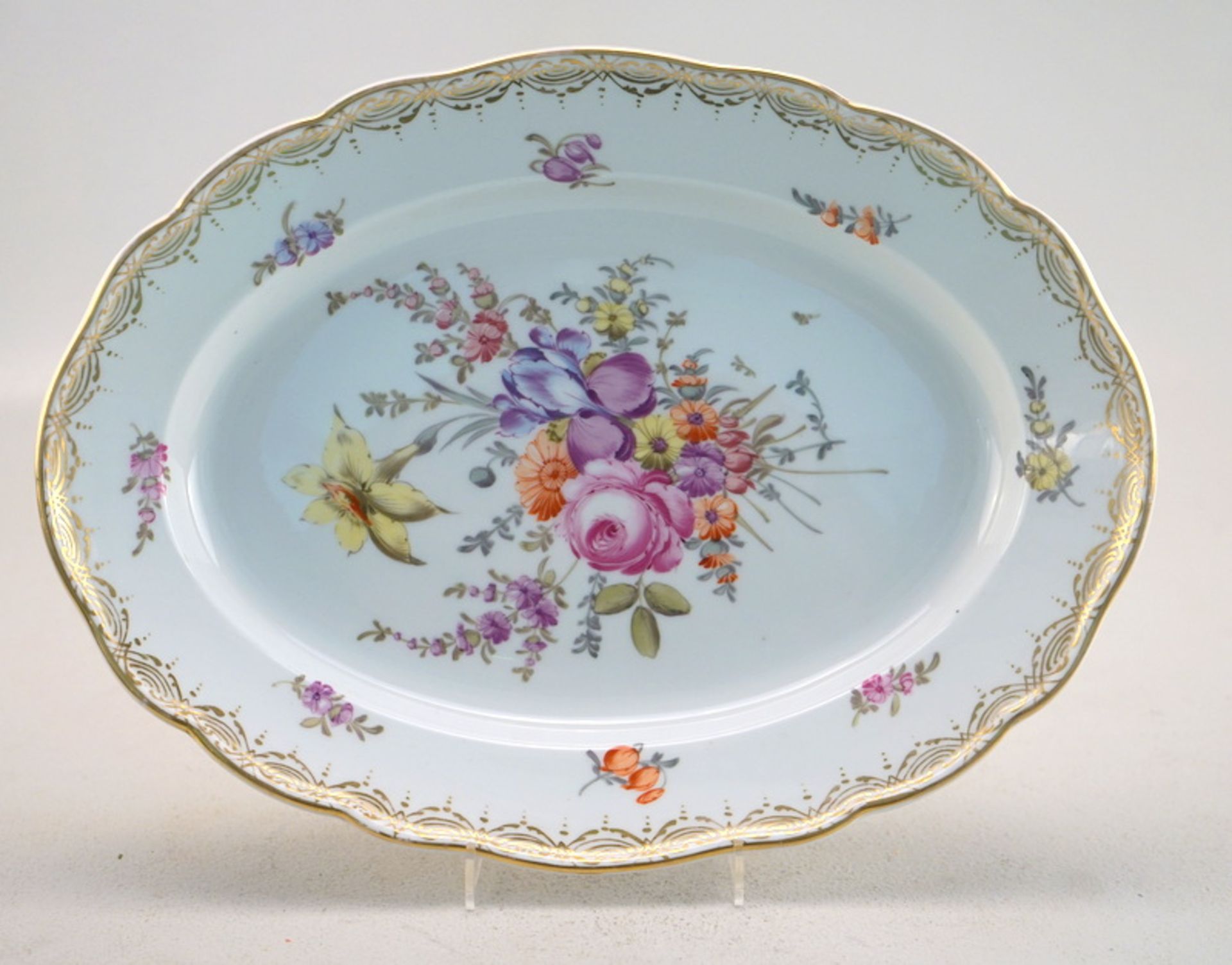 Königl. Meissen: Ovale Platte mit großem Blumenbouquet, um 1900