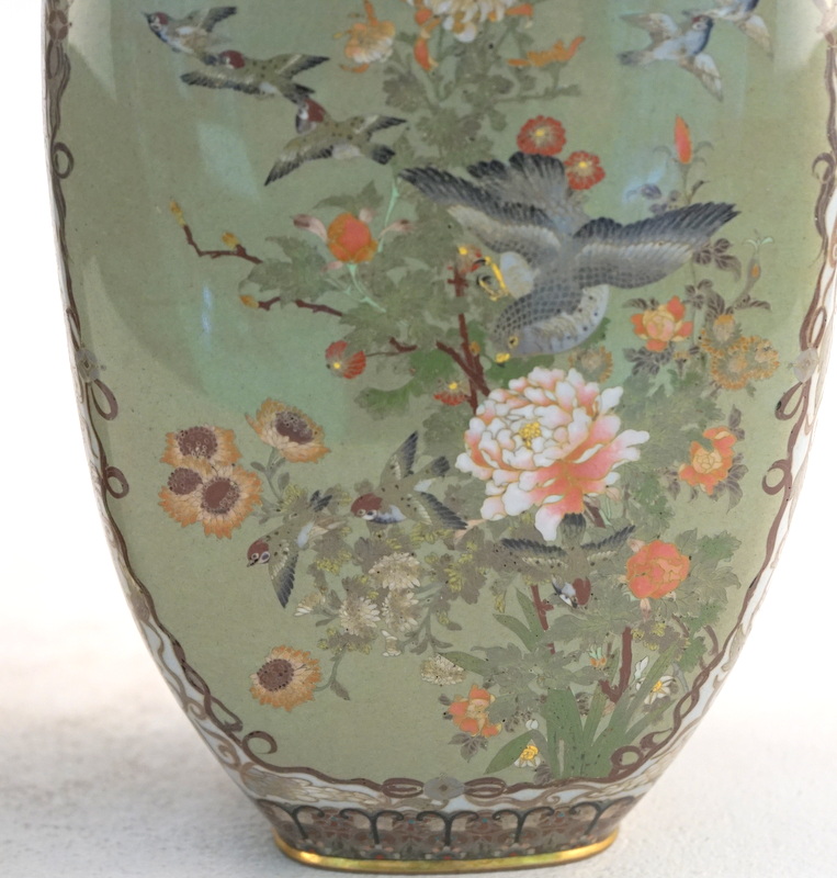 Paar außergewöhnlich feine Cloissonné-Vasen - Bild 5 aus 6