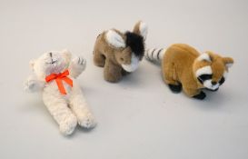 Drei süße Stofftiere: Wachbär, Esel und Teddy
