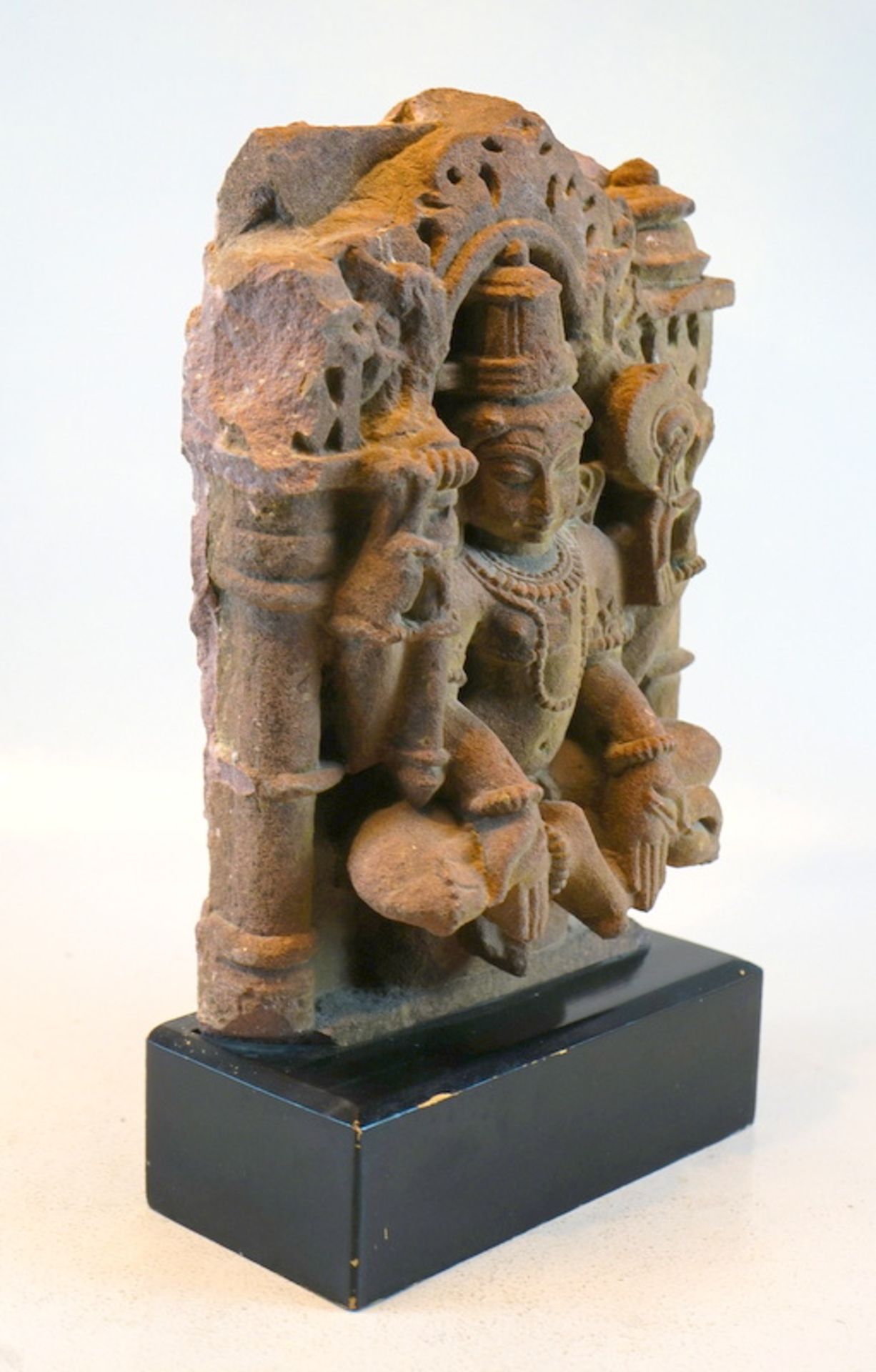 Vishnu im Meditationssitz Indien ca 1200-1400 AC - Bild 3 aus 4