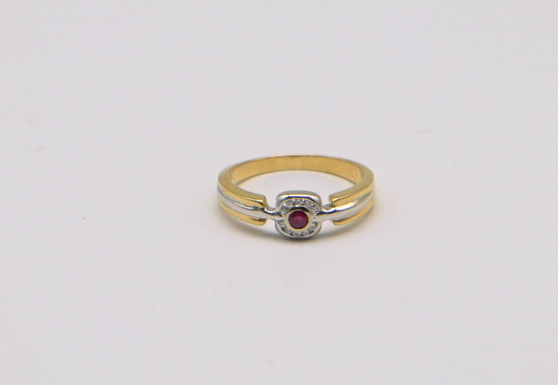 Ring mit einem kleinen Rubin, 750 GG und WG - Image 3 of 4
