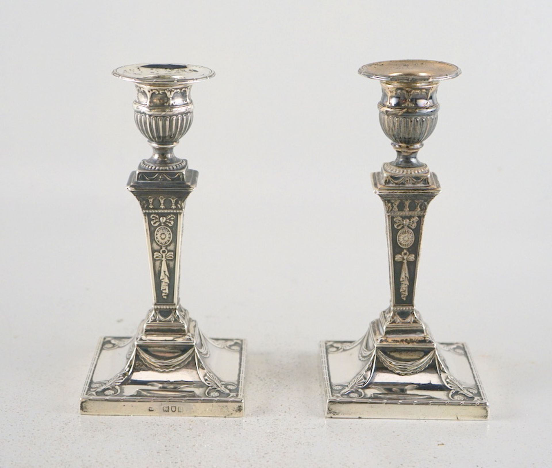 Paar Kerzenhalter im Stil George III,Sterling, London 1898 - Image 2 of 3