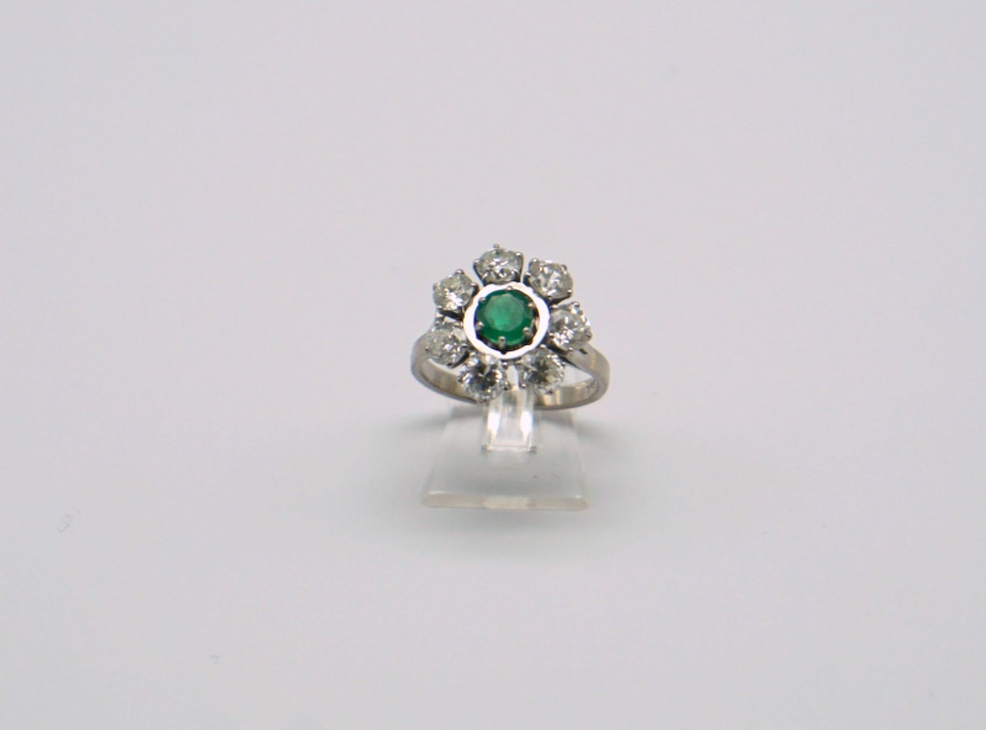 Blumenförmiger Ring mit Smaragd und Brillanten, 585 WG, 2ct Brillanten - Image 4 of 7