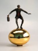 Safronov, Vitali: Bronzeskulptur "Balance auf dem goldenen Ei".